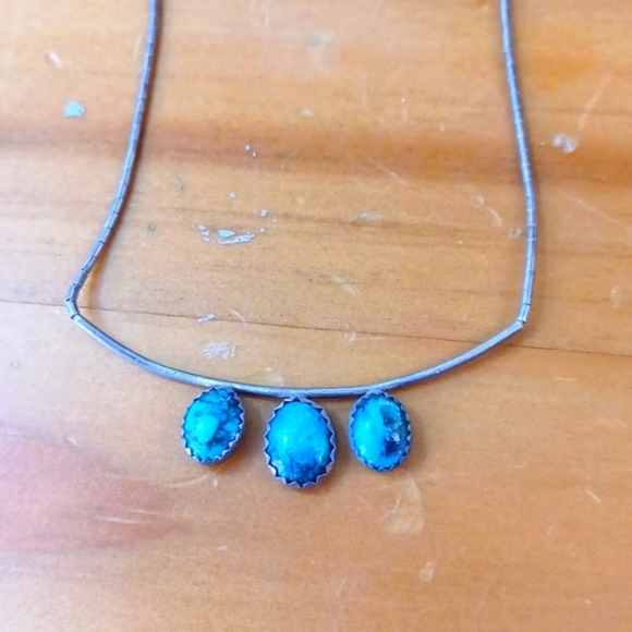 Silver  Woman's  Turquoise Stones Necklace - Picture 3 of 5